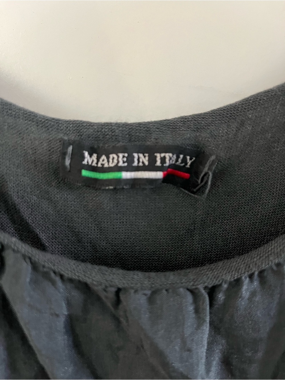Black Sleeveless Silk Tank Top - Picture 2 of 8